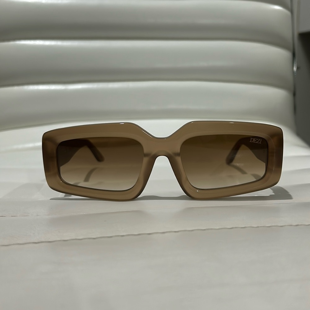 Dezi Sunglasses (Read The Room)